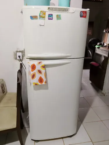 Geladeira Eletrolux gelo seco frosfri 