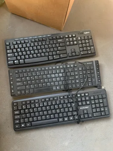 3 Teclados e 1 monitor lcd 17"