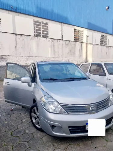 Nissan Tiida SL 1.8/1.8 Flex 16V Aut. 2011