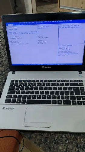Notebook i3 Itautec com defeito para retirar peças r$ 300