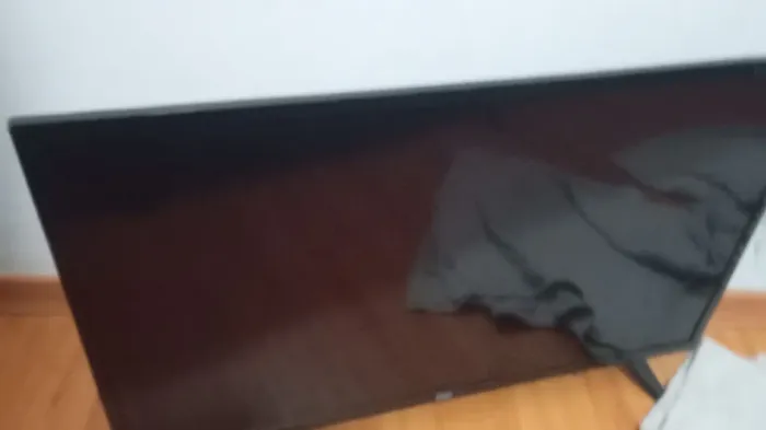 Tv Philips para retirar peças