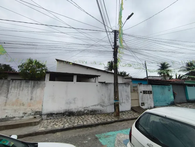 Alugo casa com 2 quartos sala cozinha banheiro (Leia A DESCRIÇÃO)