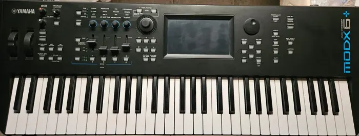 Teclado MODX 6 Plus