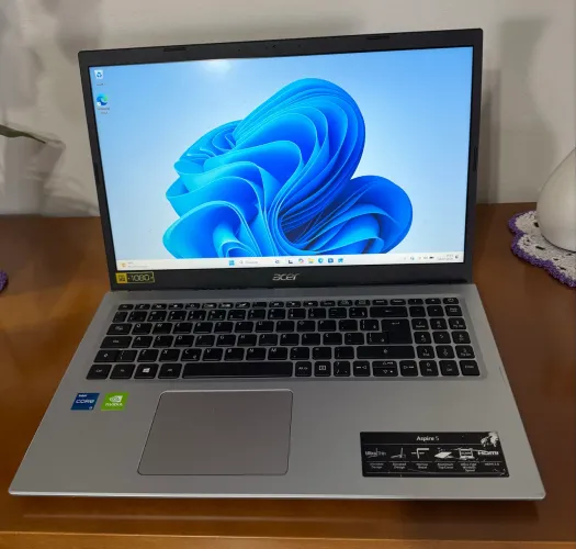 Notebook i5 com SSD e 8 GB de RAM