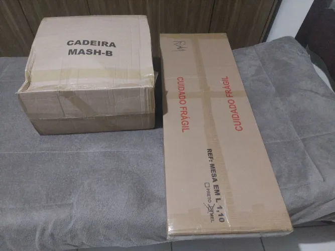 Vendo Mesa em L e cadeira na caixa!