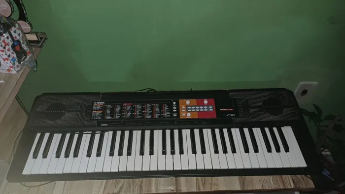 Teclado semi novo baixei pra vender hj!!