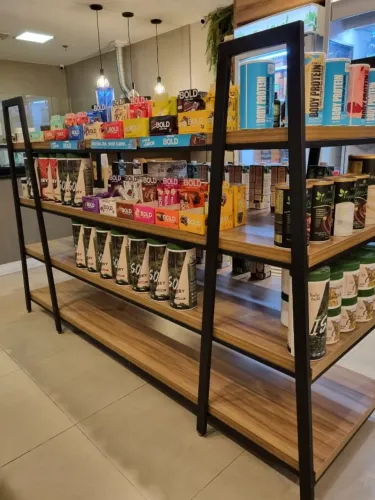 Gôndolas e estantes