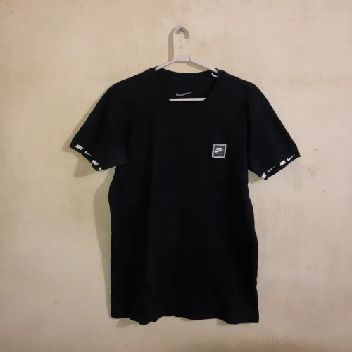 Camisa da Nike letreiro G