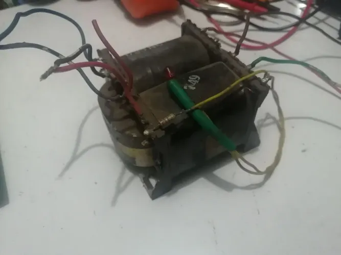Transformador do amplificador quasar