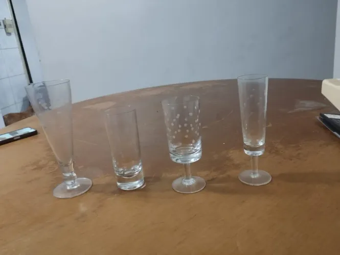JOGO DE TAÇA + LICOREIRA