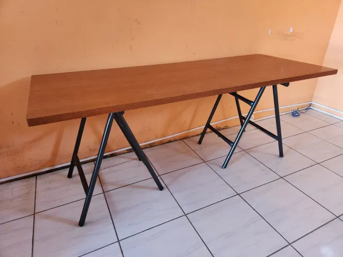 Bancada madeira com cavaletes 
