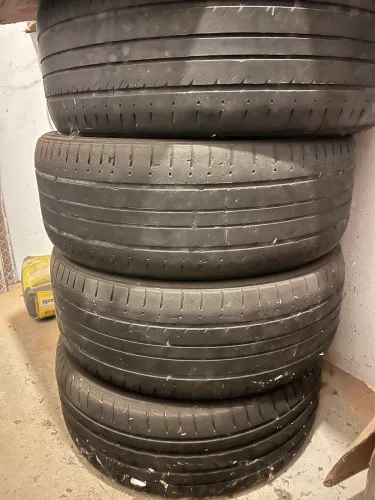 Jogo de pneus kuhmo 255/50 R17, usados, em fim de vida.