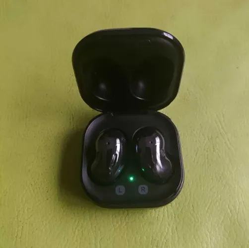 galaxy buds live