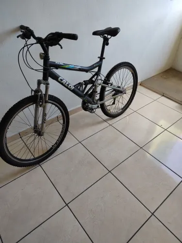 Bicicleta aro 26 - 21 marchas