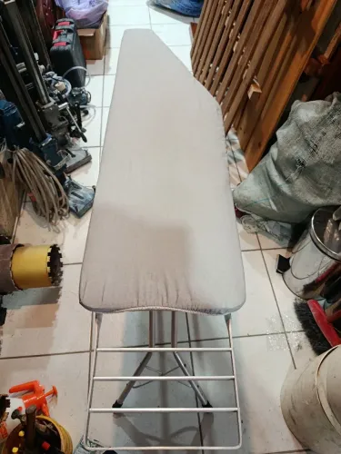 Tábua de passar roupas "Grande" modelo Jumbo feita em alumínio.