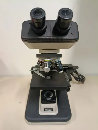 Microscópio Nikon YS2