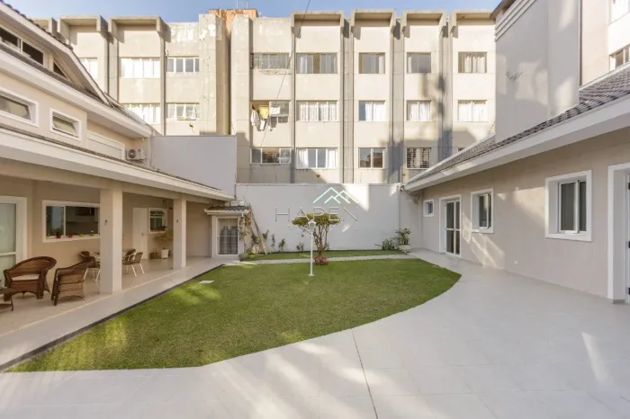 Casa à venda 4 suítes no Ahú!