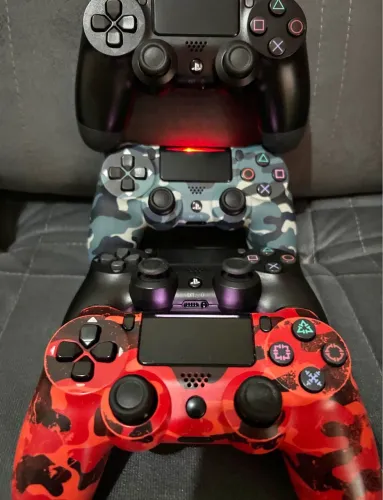 CONTROLES DE PS4 SEM FIO GENÉRICO FUNCIONANDO 65,00 CADA?