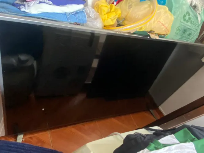 Televisão 70 polegadas para retirar peças