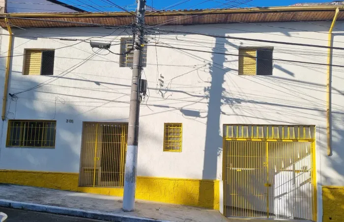 Casa para aluguel possui 120 metros quadrados com 2 quartos