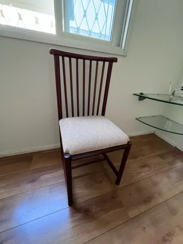Vendo cadeira de mogno