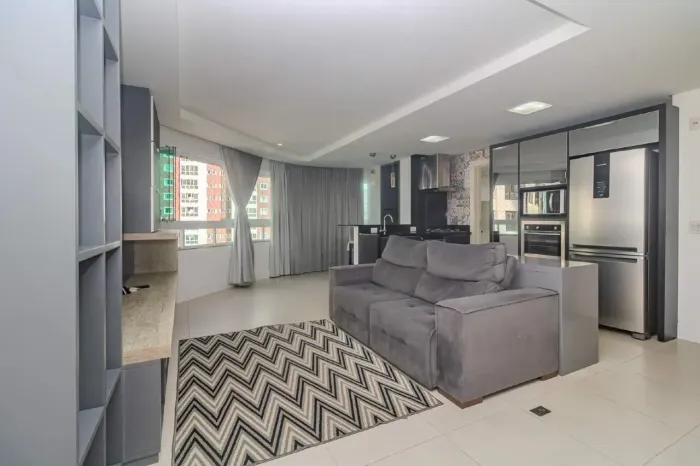 Apartamento à venda na 2ª Quadra de Balneário Camboriú com 2 suítes