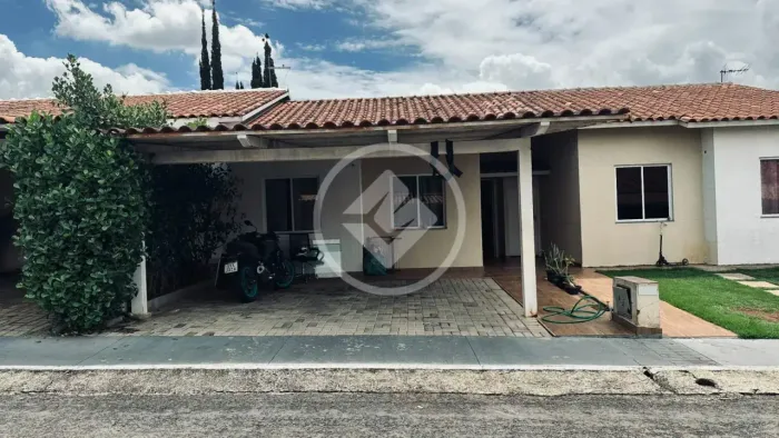 Casa contendo 3 quartos sendo 1 suíte em condomínio fechado codigo: 275888