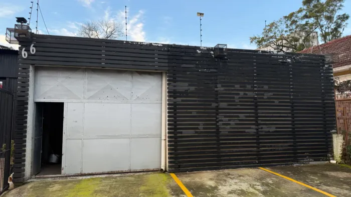 ALUGA-SE AMPLO ESPAÇO COMERCIAL
