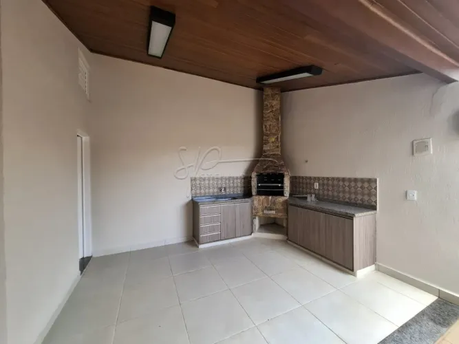 Casa de 135m² com 04 quartos para locação e venda em condomínio - Jardim Interlagos