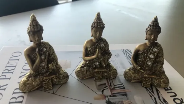 3 Budas dourados 