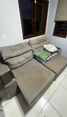 Sofá 4 lugares retrátil + 2 cadeira + puf