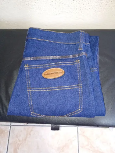 Calça nova nunca usada 38