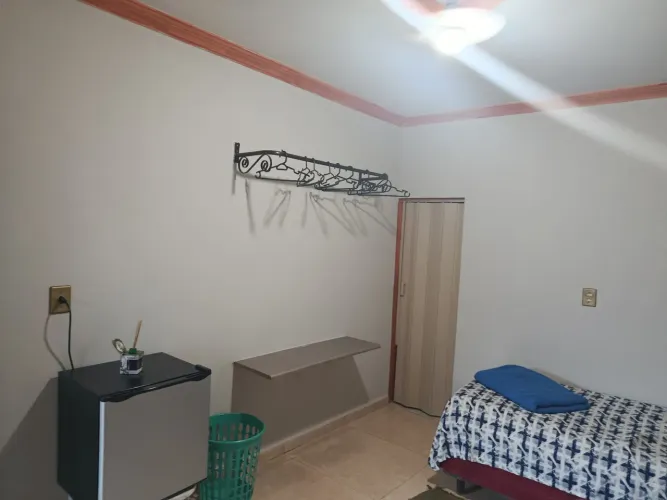 Aluguel de Quarto, com suite não fumante.