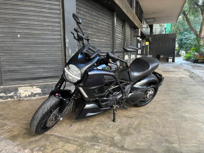 Ducati Diavel 1198 com 28 mil km Copacabana 