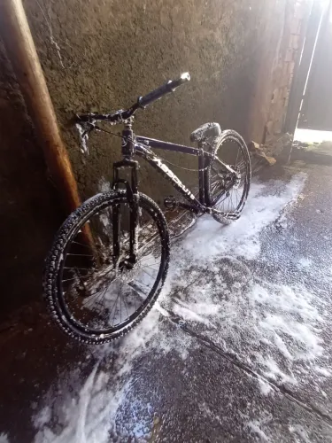 Bicicleta aro 29 freio MT 200 Shimano banco Brutus algumas peças Extra
