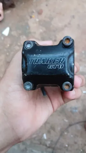 Vendo guidão absolut por 40 reais e mesinha traker gtu por 30 (leva os dois por 60) 