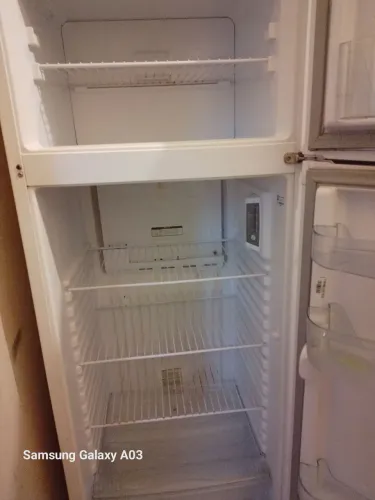 Vende se essa geladeira