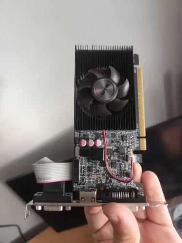 Placa de video GT 610 2GB
