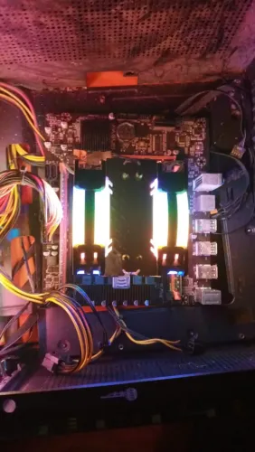 Gabinete com kit Xeon 2680 v4 16 GB de ram