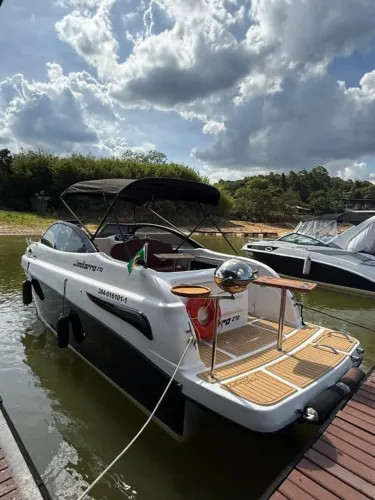 Lancha Cimitarra 27 pés.