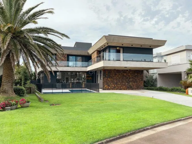 Casa mobiliada com 04 suítes e piscina á venda em Xangri-lá - Condomínio Playa Vista REF: