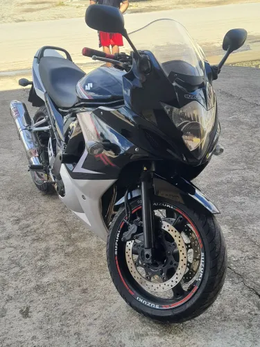 ZUSUKI CBR 650F ANO 2010