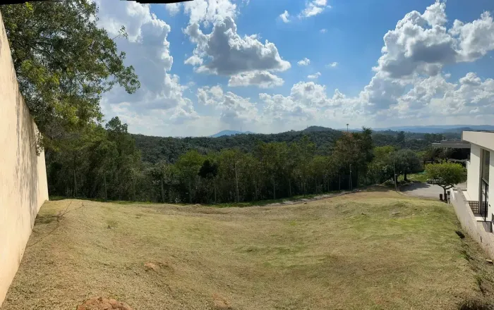 Imóvel para venda possui 640 metros quadrados em Alphaville - Santana de Parnaíba - SP