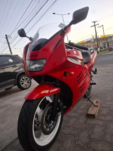 suzuki rf 600r vermelha leiam!!!
