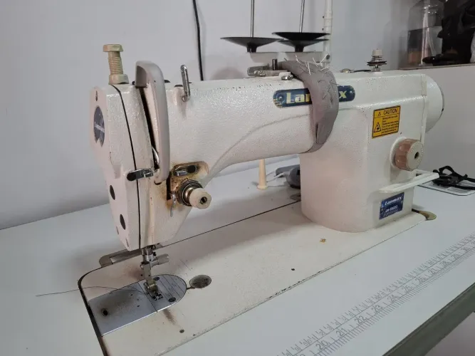 Maquina costura reta industrial