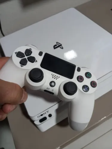 Ps4 slin 500gb original com controles e jogos