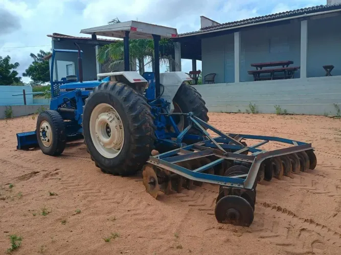 VENDE-SE TRATOR FORD 6610