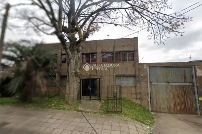 Depósito - conta com 1.423 m² de área construída