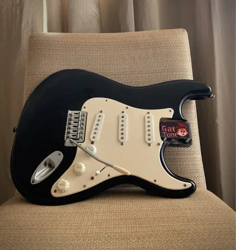Corpo de Squier by Fender Stratocaster Completo: Escudo, Captadores e Ponte
