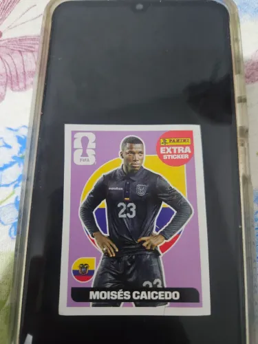 Figurinha extra sticker roxa Moisés caicedo
